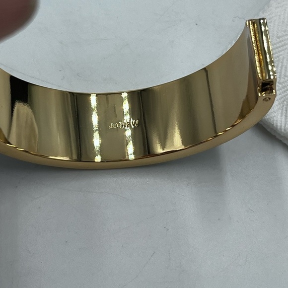 J Crew Tortoise Gold Hinge clamp bracelet Bangle Width: 3/4" - Picture 7 of 16